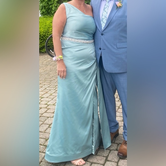 One Shoulder Satin Dress Light Mint size 18 - Picture 2 of 9